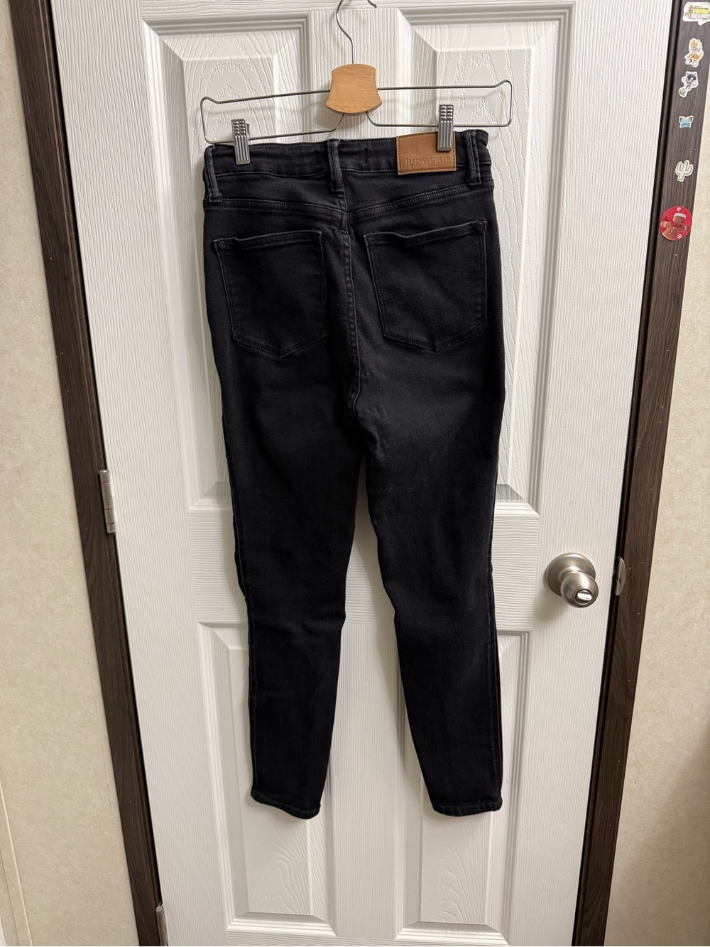 Judy Blue Black Skinny Jeans - Picture 4 of 5